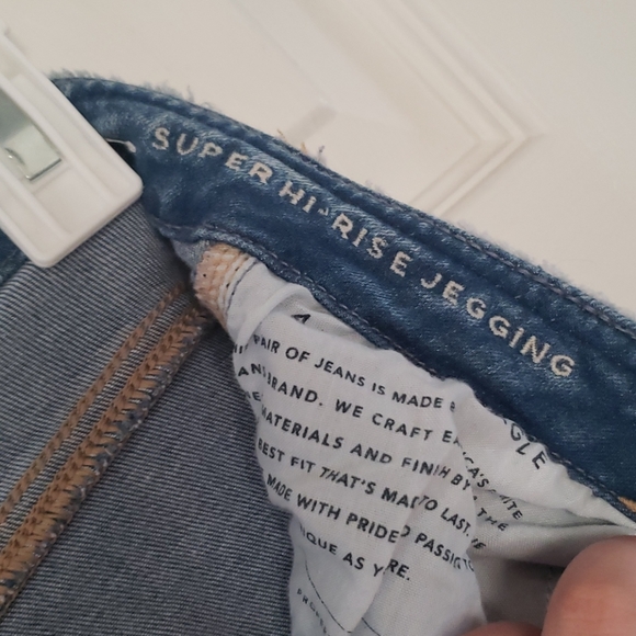 American Eagle Distressed Jeans - Picture 5 of 6